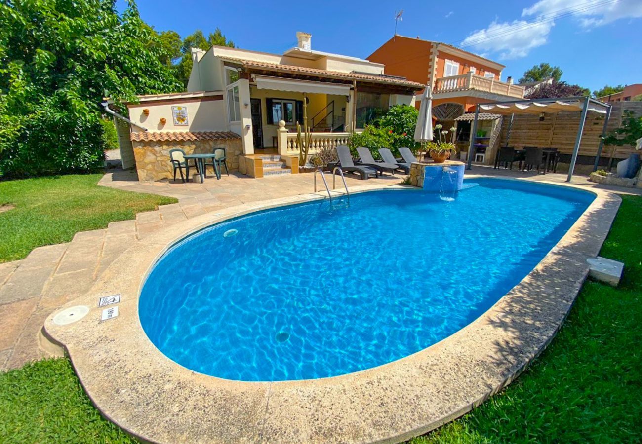 Preciosa villa con piscina